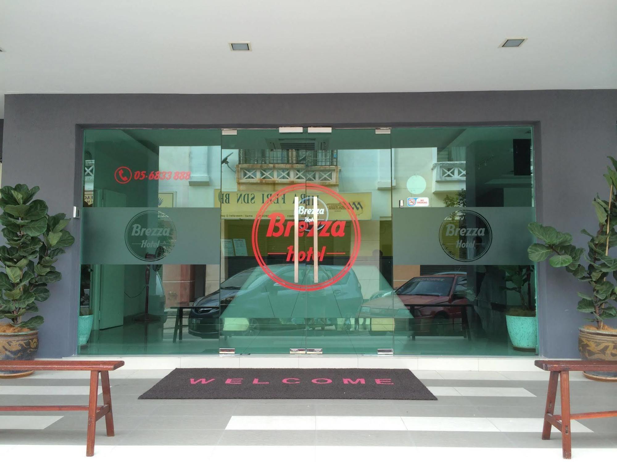 Brezza Hotel Lumut Exterior foto