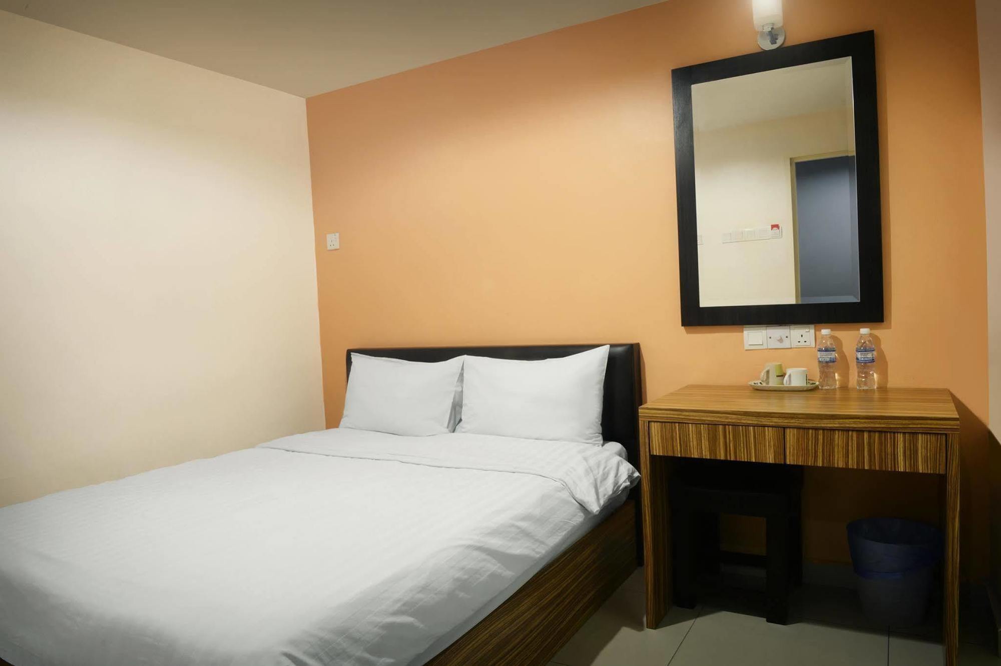 Brezza Hotel Lumut Exterior foto